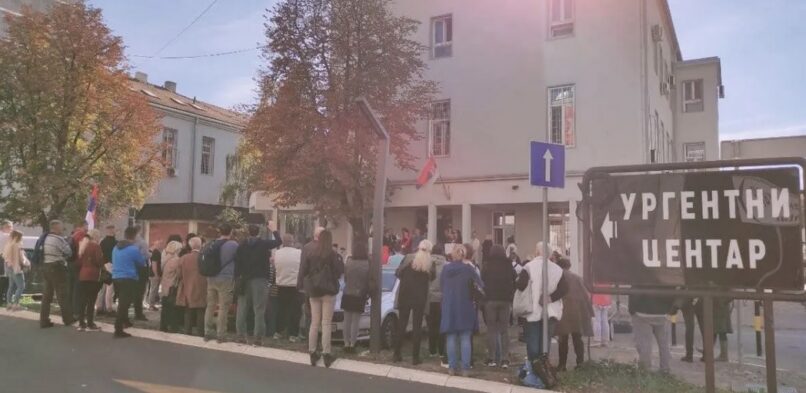 50 upozorenja pred otkaz lekarima u klinici Laza Lazarević, koji nastavljaju borbu štrajkom i protestima